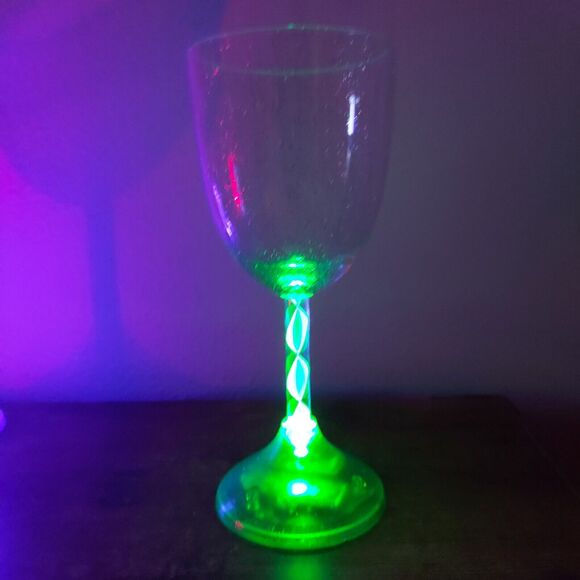 LED Wine Champagne Glasses Plastic Light Up Cup Cocktail Bar Tableware, Set of 4 - Picture 4 of 7